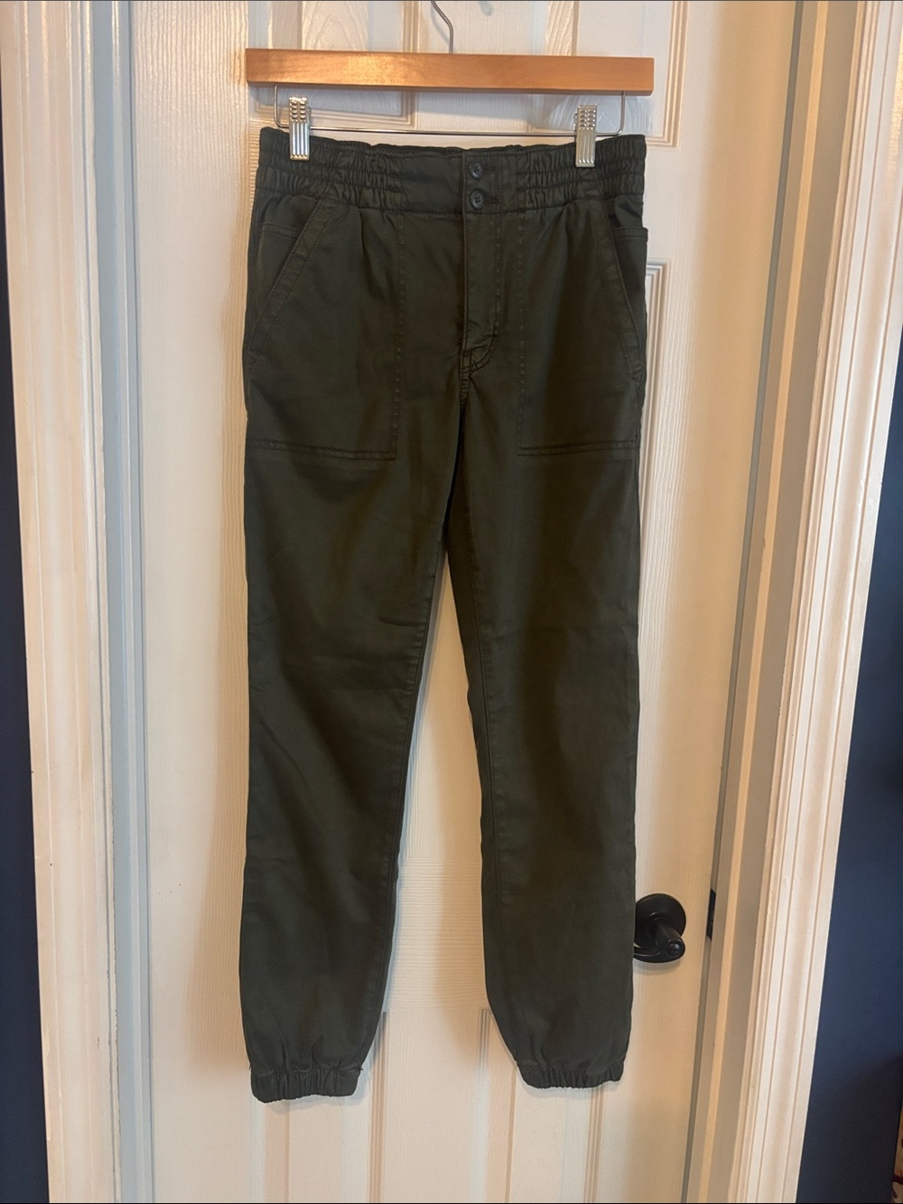 AE Olive Green Jogger Pants - Casual Comfort